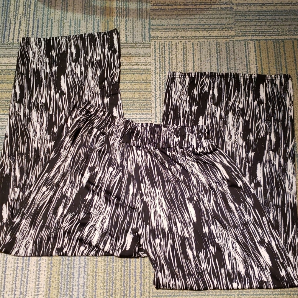 Zulily  Womens Geometric Pattern Black & White Pullon Palazzo Pants